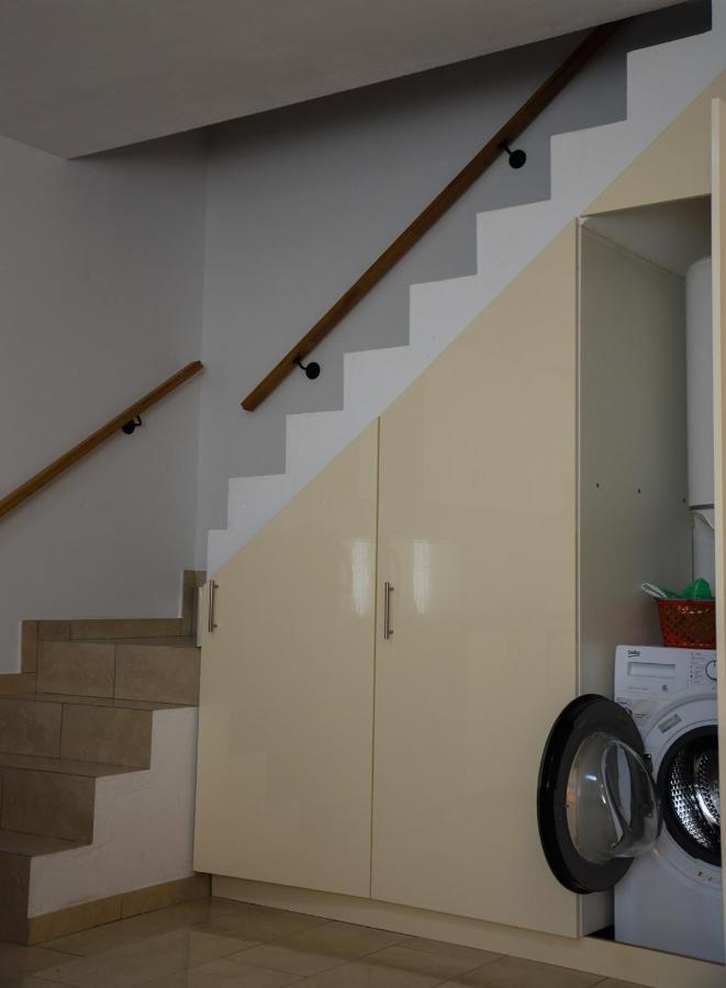 Apartman Zrina Ostro คราลเยวีจา ภายนอก รูปภาพ