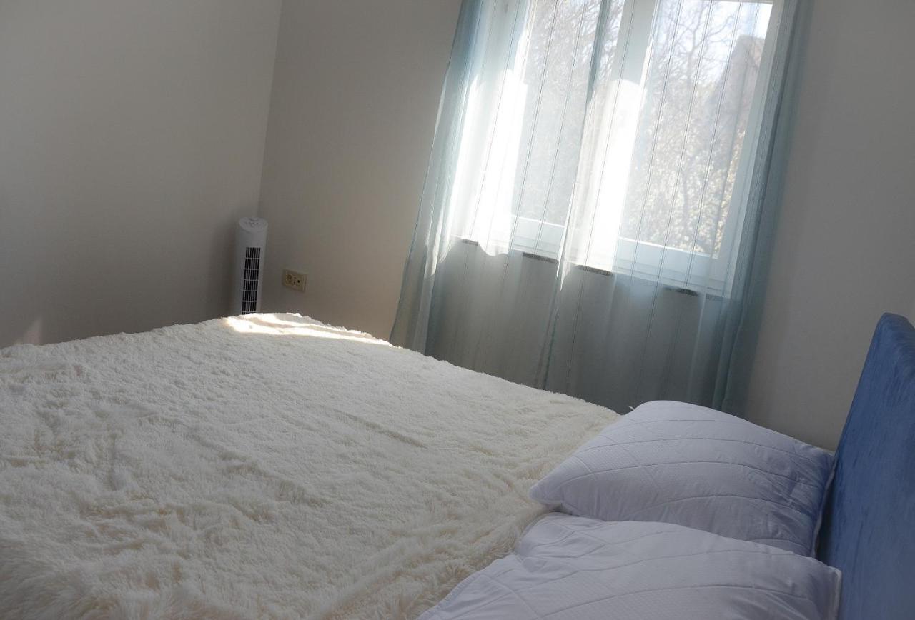 Apartman Zrina Ostro คราลเยวีจา ภายนอก รูปภาพ